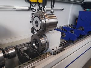 CNC-Tieflochbohrmaschine 1