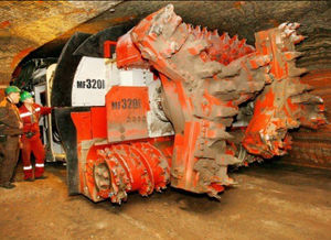 Continuous Miner mit Deckenschlagschrauber