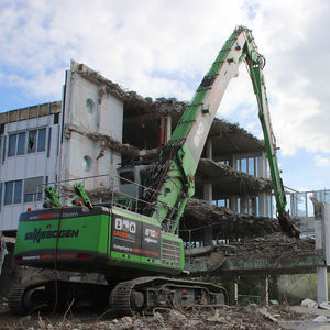großformatiger Bagger
