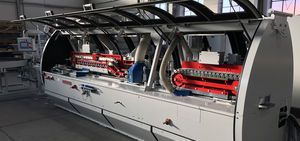 festinstallierte Hobelmaschine