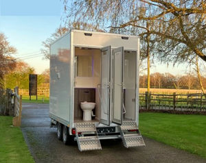 voll ausgestatteter Sanitärcontainer