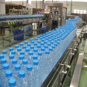 Flaschen-Spül, -Füll und -Verschließmaschine / für Flaschen 1