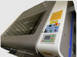 CO2-Laser-Schneidemaschine