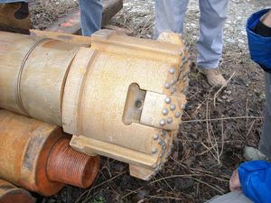 Bohr-und Scharniermaschine / Rohr 1