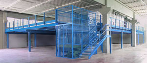 Stahlbaubühne mit Treppe