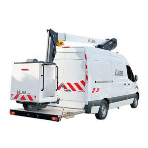 Teleskoparbeitsbühne auf Transporter