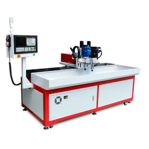 Bohr- und Gewindeschneidmaschine / CNC