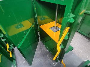 vertikale Ballenpresse