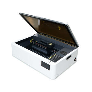 Schneide- und Graviermaschine / CO2-Laser