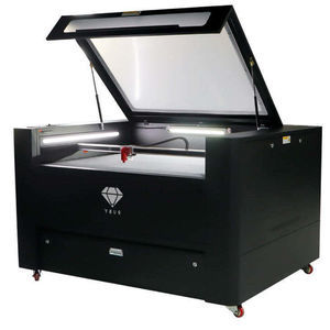 Schneide- und Graviermaschine / CO2-Laser