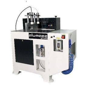 Ausklinkmaschine mit variablem Winkel