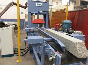 Steinspaltmaschine