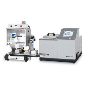 Formmaschine mit Schmelzklebstoff-Applikator