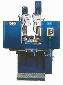 Bohr- und Gewindeschneidmaschine