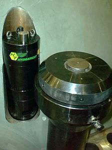 Spannbolzen 1