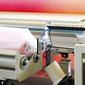 selbstklebender Drucker mit Etikettenaufbringer