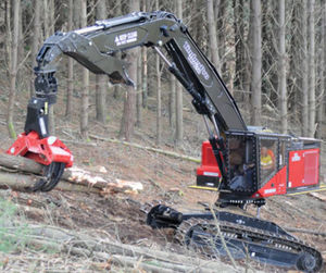 Holzerntemaschine auf Raupen 1