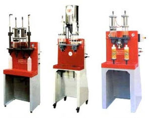 Abfüllanlage für Flüssigkeiten / für Flaschen / halbautomatisch / volumetrisch