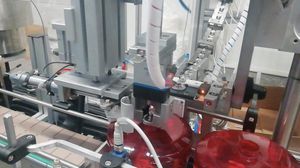automatische Füll Verschließ Etikettiermaschine