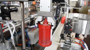 automatische Abfüll- und Etikettiermaschine
