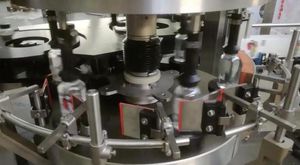 automatische Etikettiermaschine