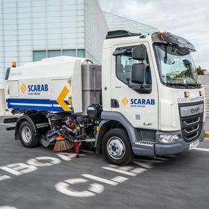 LKW-montierte Kehrmaschine 1