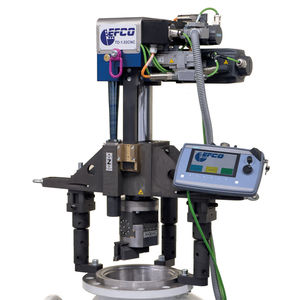 Oberflächenbearbeitungsmaschine mit Bohrung