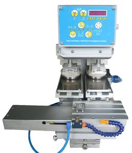 Tampondruckmaschine mit geschlossenem Farbgebersystem