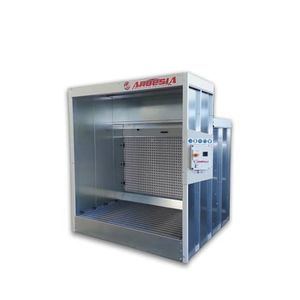 offene Lackierkabine