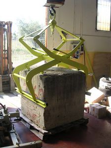 Steinhebeklemme 1