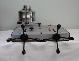 hydraulischer Kolbenmanometer 1
