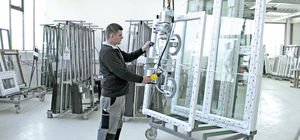Vakuum-Hebegerät / für Glasplatten / elektrisch / vertikal / gesichert