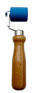 Andrückroller mit Holzgriff