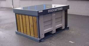 Kunststoff-Boxpalette / Lager / für leere Batterien / mit Deckel