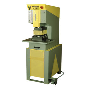 halbautomatische Stanzmaschine