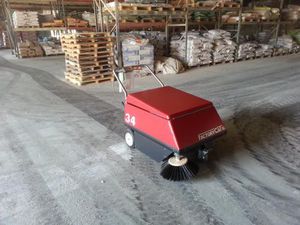 handgeführte Kehrmaschine / batteriebetrieben / kompakt