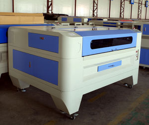 CO2-Laser-Schneidemaschine