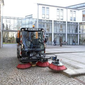 Aufsitzkehrmaschine