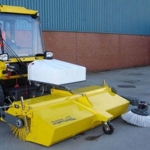 Kehrmaschine für Traktor / hydraulisch
