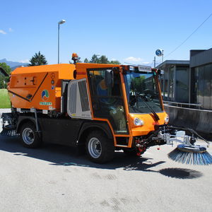 Kehrmaschine für Anbau