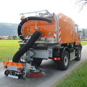 Kehrmaschine für Anbau