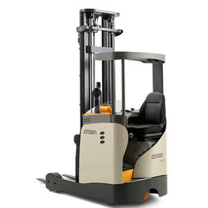 elektrischer Schubmaststapler