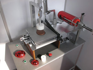 halbautomatische Verpackungsmaschine / Falteinschlag / für Papier / für Süßwaren