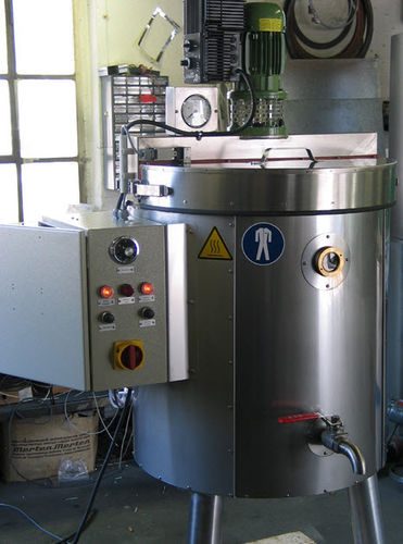 Beheizter Tank - Will & Hahnenstein GmbH - Metall / mit Rührer / vertikal