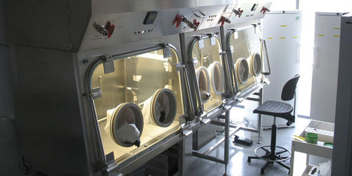 Steriler Containment-Isolator - ART GmbH - bodenstehend / ISO Klasse 5