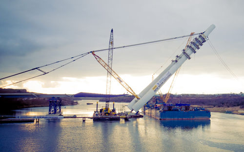 Schwimmkran - Sarens Group - für Schifffahrtsanwendungen / für Hubanwendungen / Transport