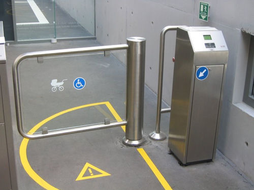 Motorisierter Tor - Ikarus Baden - Karl Gotschlich GesmbH - für Zugangskontrolle / aus Acrylglas