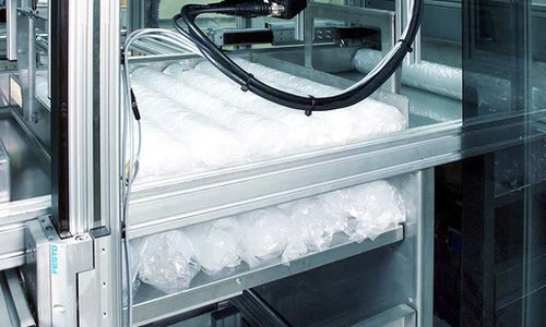 Automatische Sleeve Maschine - Vertisleever - Kiefel GmbH - für Schlauch / Becher