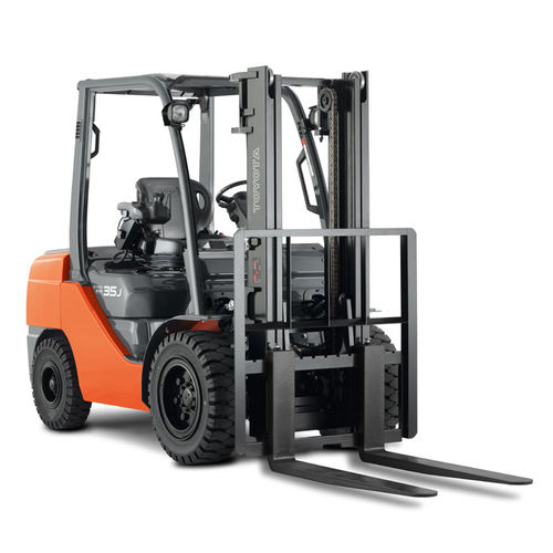 Dieselbetriebener Gabelstapler - Tonero HST - Toyota Industrial Equipment - LPG / Sitz / Transport