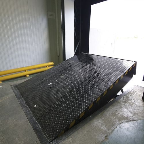 Hydraulische Überladebrücke - Infraca - mit Klappkeil